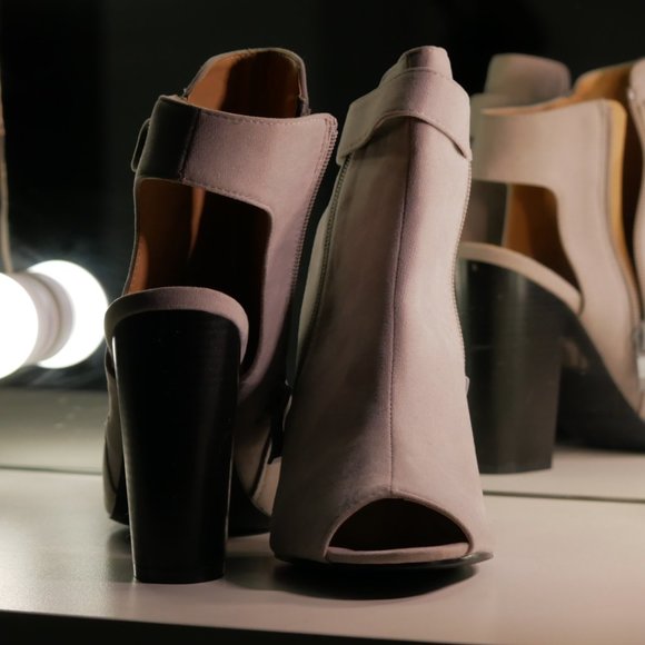 Grey Ankle Chunky Heel Boots - Picture 2 of 2